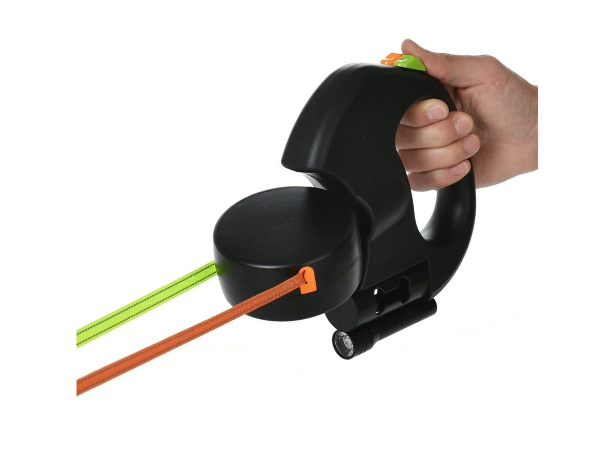 The black double leash: one handle with two leads